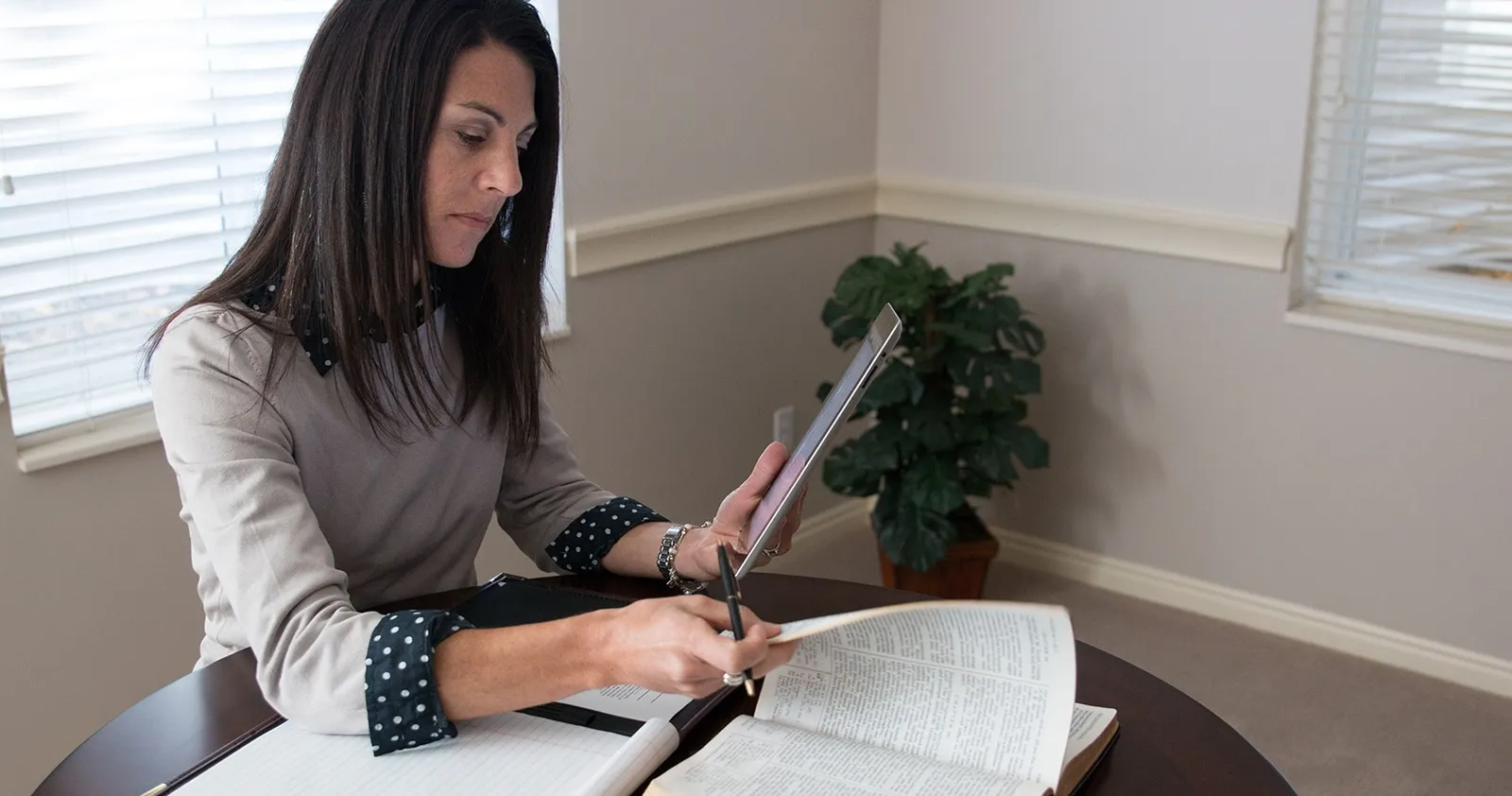 woman preparing a lesson.webp